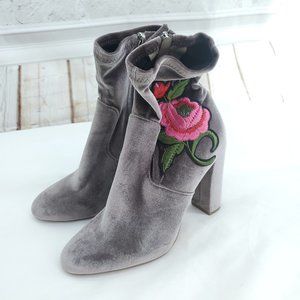 Steve Madden Womens Gray Floral Faux Suede Block Heel Ankle Booties Size 7.5M